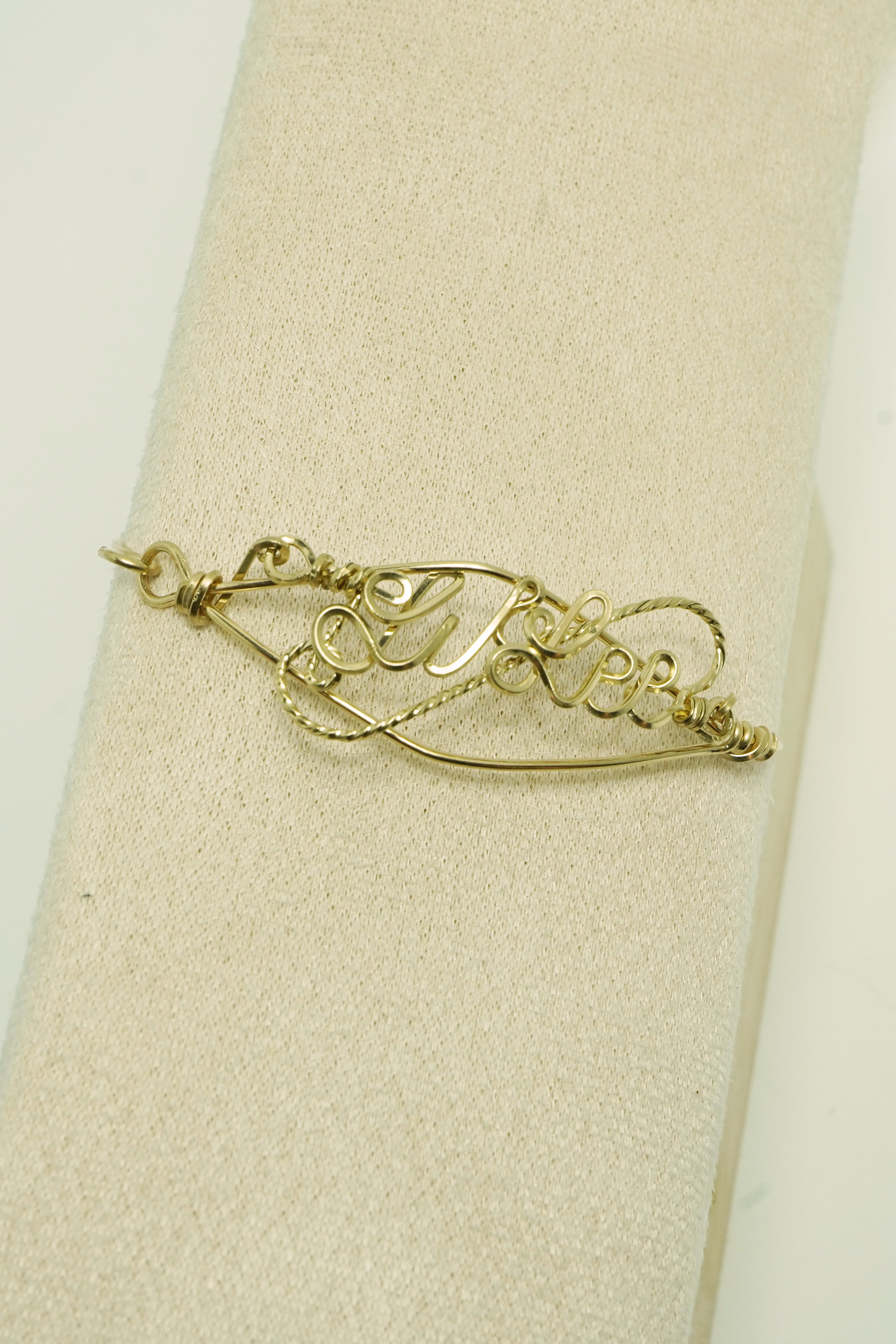 1 strand name round bracelet